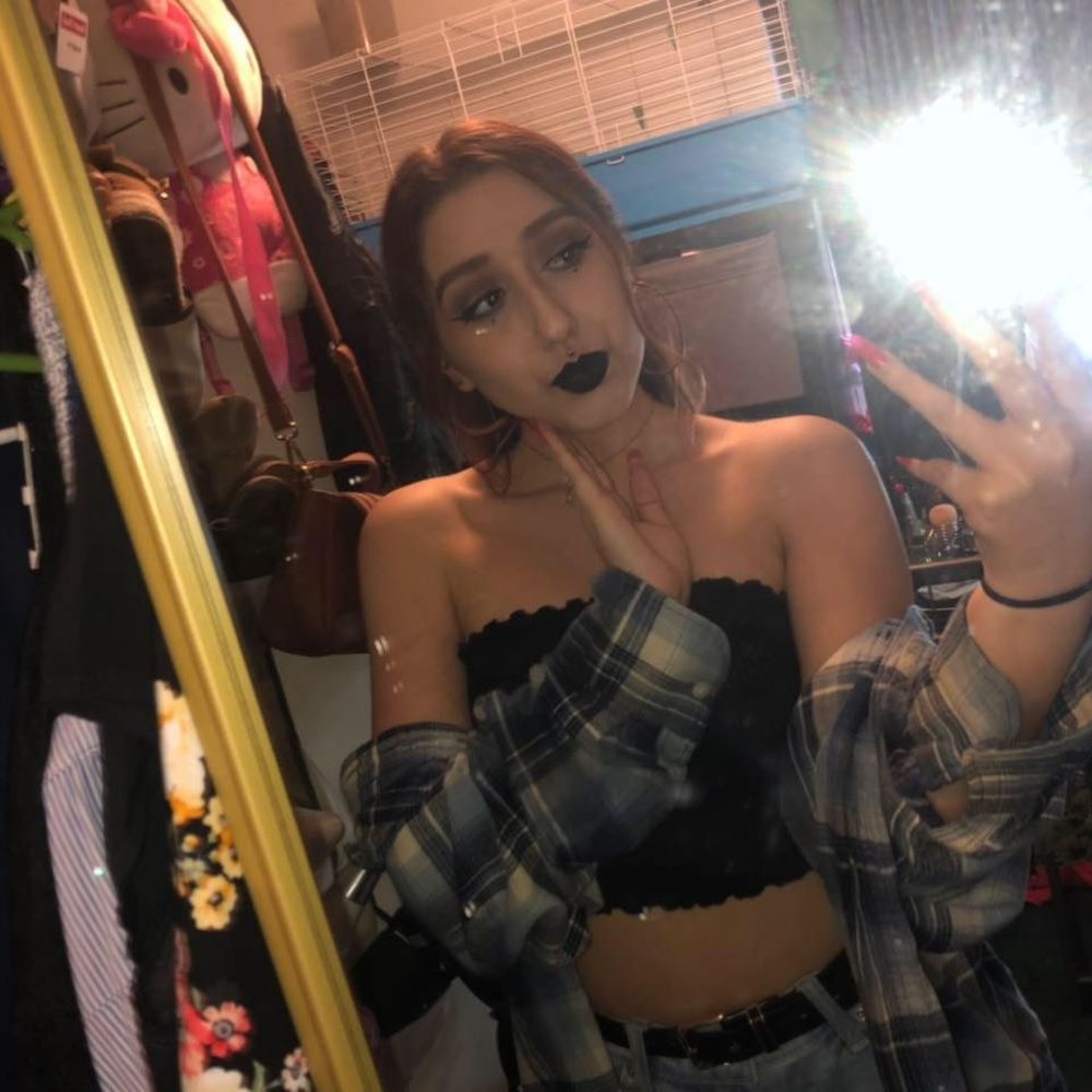 Meet your Posher, Dominique